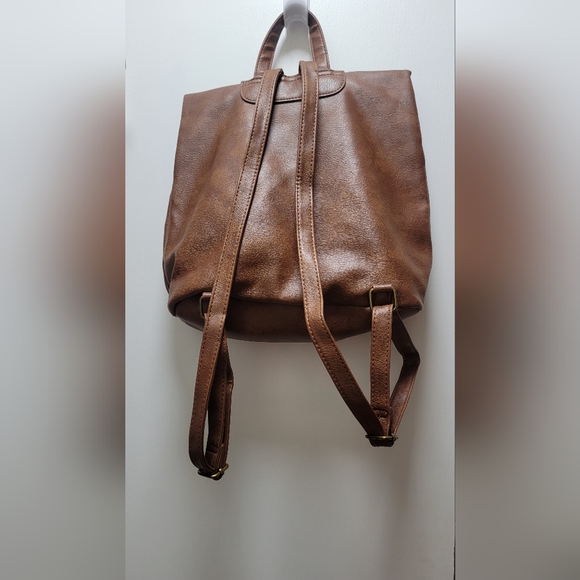 Camel Backpack - Picture 2 of 2